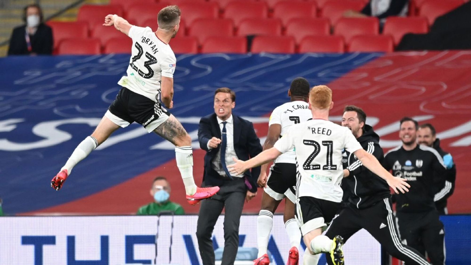 英超-马丁内斯远射破门 曼联客场一球小胜富勒姆.